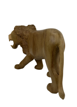 Handgeschnitzter Löwe